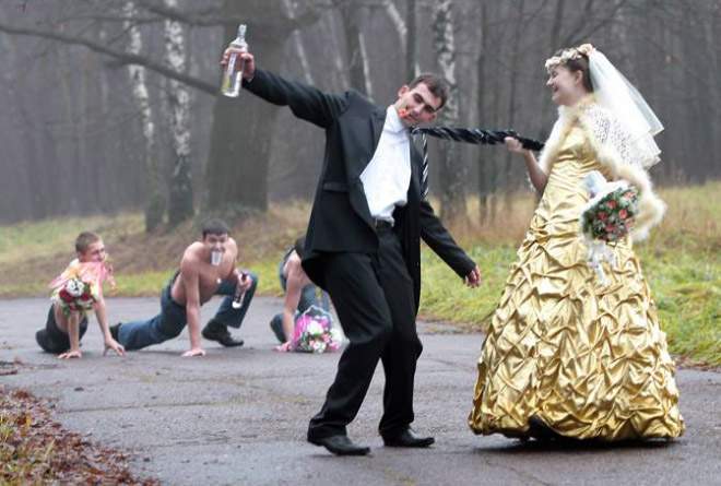24 najbardziej kiczowate, głupie i dziwne zdjęcia ze ślubów! [GALERIA]